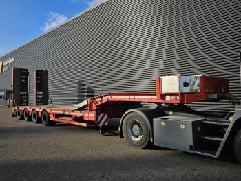 F-S44-/ 4 x STEERING / HYDRAULIC RAMPS / EXTENDABLE